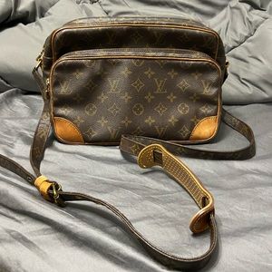 Authentic Louis Vuitton crossbody Nile style